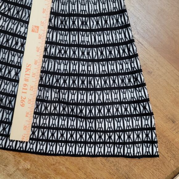 Cynthia Rowley Knit Sweater Dress Womens XS Black Geometric Classic office - Picture 10 of 10
